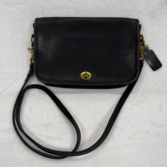 Coach Crossbody Bag Black‎ Leather Turnlock Closure Vintage Small Purse - Picture 1 of 16